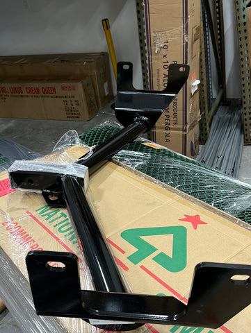 Towing hitch for select Lexus models